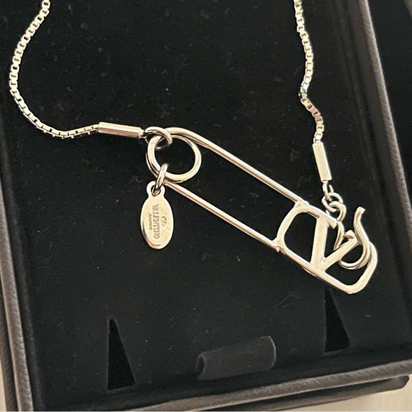 BNWT Valentino Men Necklace V Logo Silver Palladium - Picture 5 of 10
